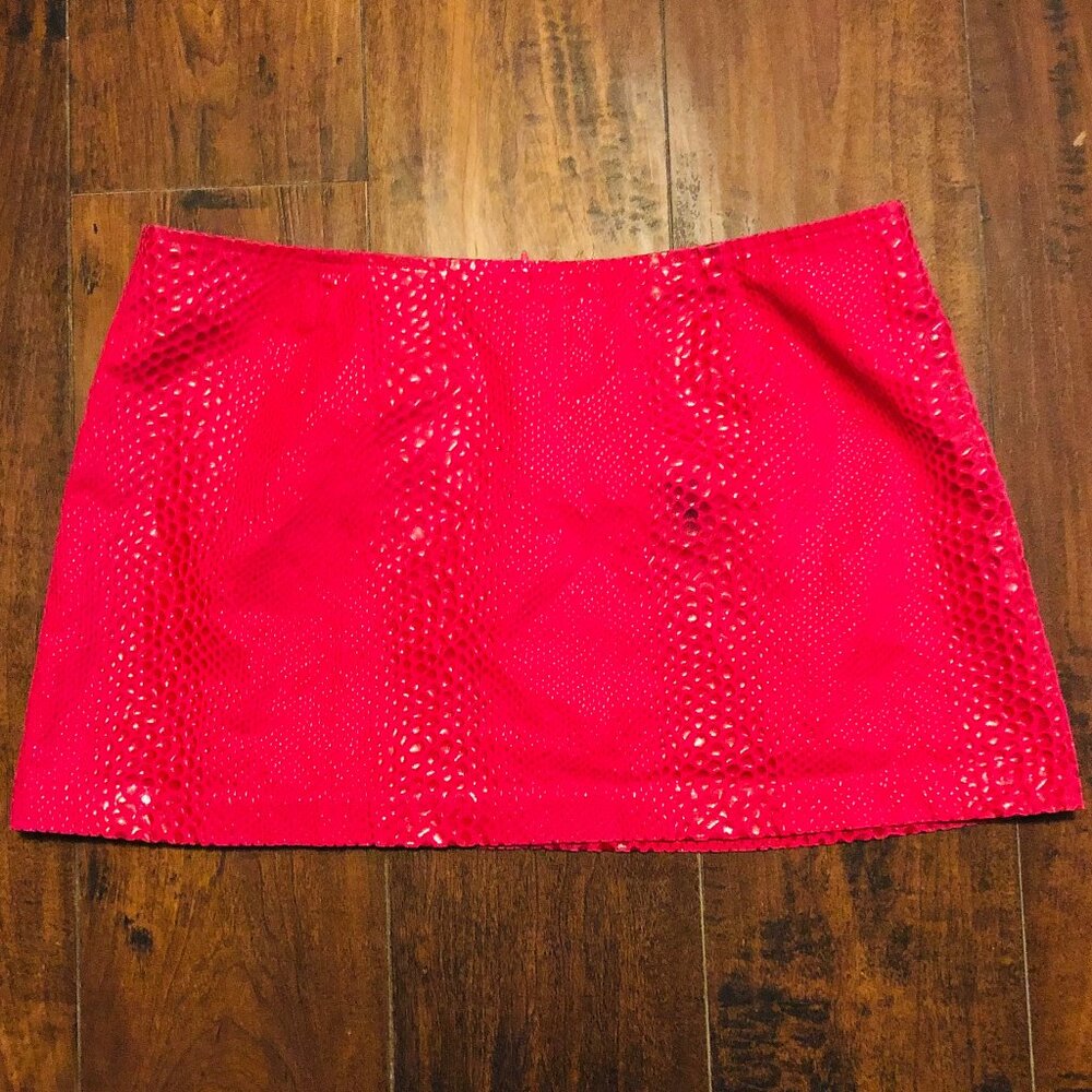 VINTAGE 90S GUESS HOT PINK SNAKESKIN PRINT MINI SKIRT.